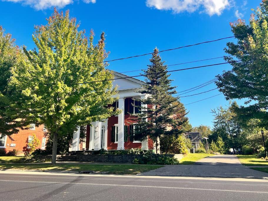Colonial 55 Holiday home